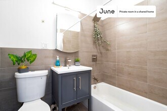 Room in Shared 4.0 bed/2 bath home in New York, NY - Building Photo - Building Photo