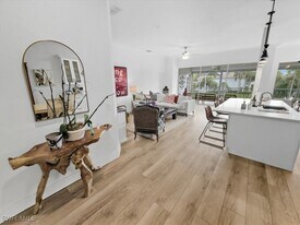 6876 Redbay Park Rd in Naples, FL - Building Photo