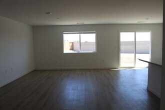 820 Beaconsfield Ct in Bakersfield, CA - Building Photo - Building Photo