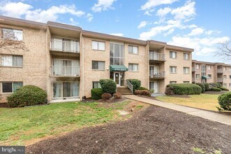 12703 Dara Dr, Unit 203 in Woodbridge, VA - Building Photo - Building Photo