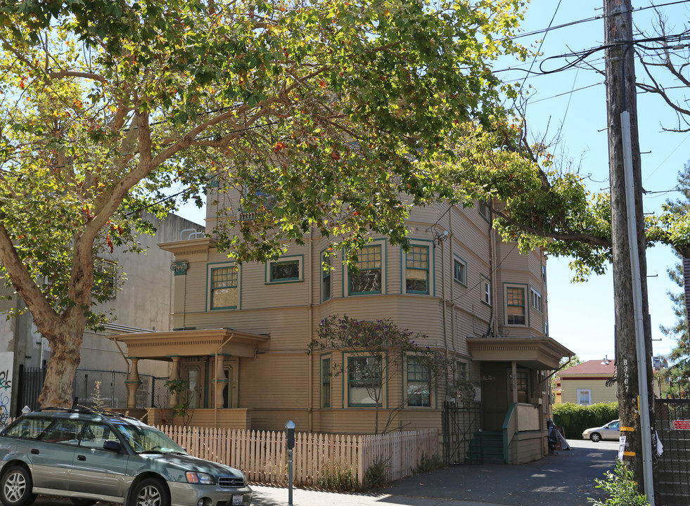 2442 Haste St in Berkeley, CA - Foto de edificio