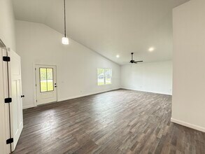 158 Sky View Meadow Dr in Crossville, TN - Foto de edificio - Building Photo