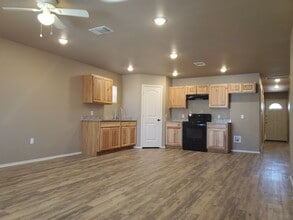 212 Guava Ave in Lubbock, TX - Building Photo - Building Photo