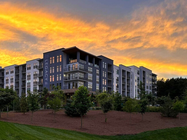 Legacy Cool Springs Apartments in Franklin, TN - Foto de edificio - Building Photo