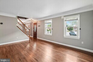 4006 Dubois Ct in Woodbridge, VA - Building Photo