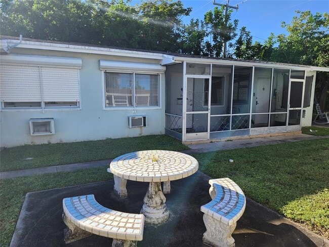 property at 2213 Lincoln St