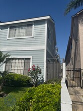 13611 Kornblum Ave. in Hawthorne, CA - Foto de edificio - Building Photo