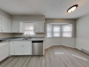 9901 Connell Dr in Overland Park, KS - Building Photo - Building Photo