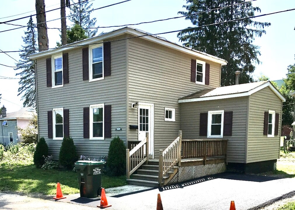7 Merrill St in Norwich, NY - Building Photo