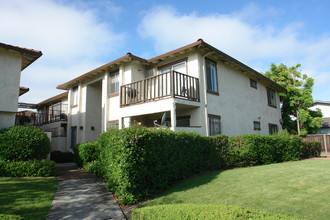 1561 Moorpark Ave in San Jose, CA - Building Photo - Building Photo