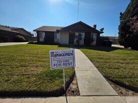 1725-1725 E Vassar Dr in Visalia, CA - Building Photo