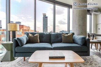 730 W Couch Pl in Chicago, IL - Building Photo - Building Photo