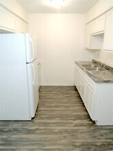 1002 Apache Dr in Collinsville, IL - Building Photo - Building Photo