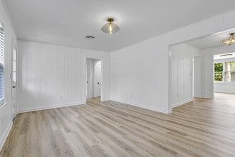 4228 SE Bayview St in Stuart, FL - Building Photo - Building Photo
