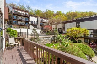 1200 Warburton Ave in Yonkers, NY - Building Photo