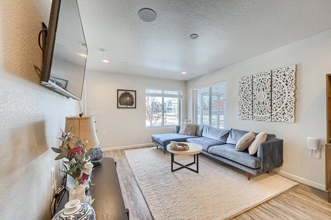 5813 Boston St in Denver, CO - Building Photo - Building Photo