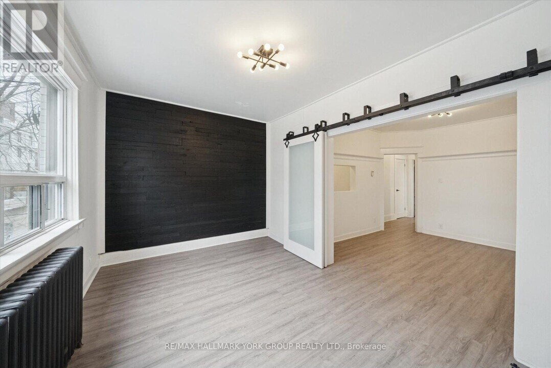 1578 A Queen St E in Toronto, ON - Building Photo