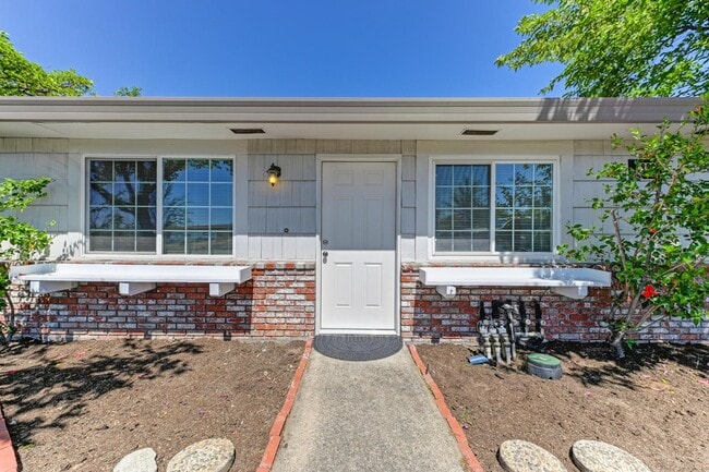 229 Harding Blvd in Roseville, CA - Building Photo - Building Photo