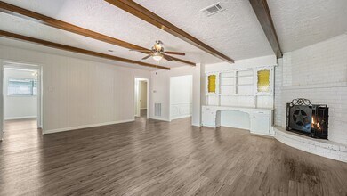 1003 Pear Tree Ln in Houston, TX - Building Photo - Building Photo