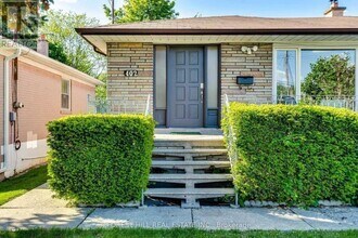 402 Patricia Ave in Toronto, ON - Building Photo - Building Photo