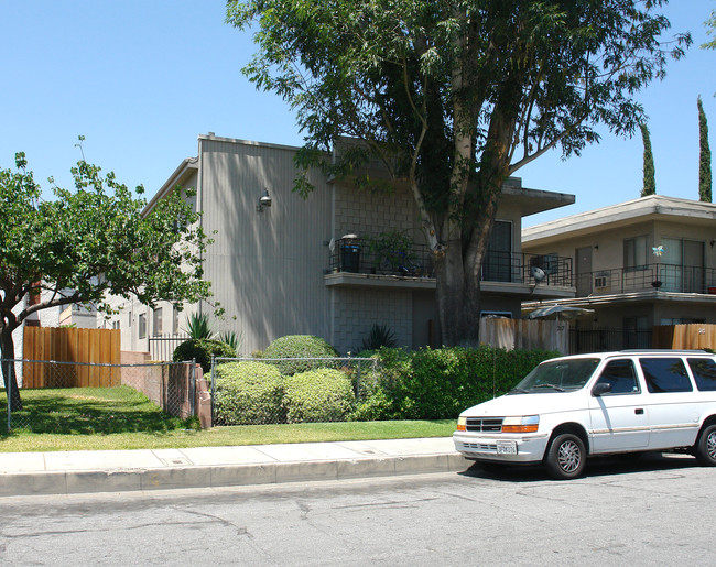 217 W Cypress Ave in Monrovia, CA - Foto de edificio - Building Photo