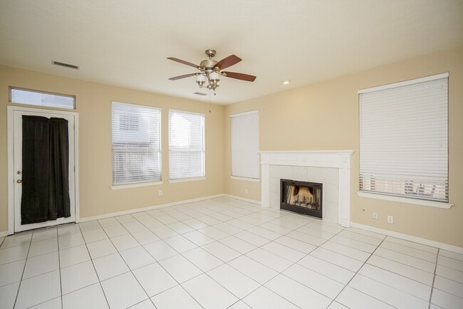 property at 822 Hyacinth Pl