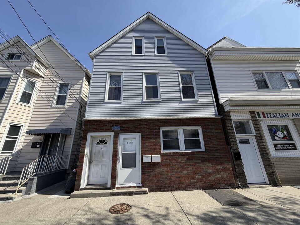 528 John F. Kennedy Blvd in Bayonne, NJ - Building Photo