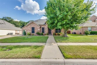 1118 Wedgewood Dr in Mansfield, TX - Building Photo - Building Photo