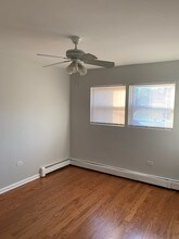 8424 W 87th St-Unit -1A in Hickory Hills, IL - Foto de edificio - Building Photo