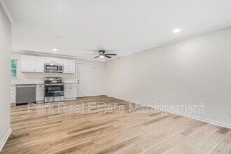 221 Howell St in Chapel Hill, NC - Building Photo - Building Photo