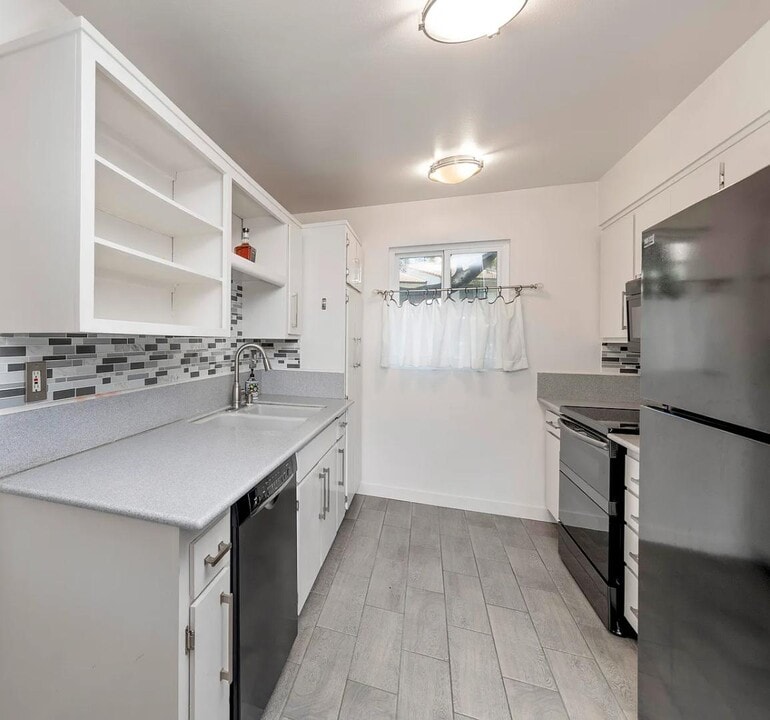 1066 Miramonte Dr in Santa Barbara, CA - Building Photo