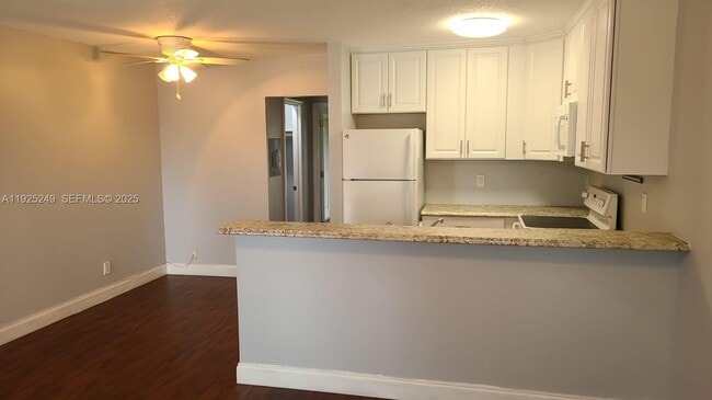 47 Waltham B in West Palm Beach, FL - Building Photo - Building Photo