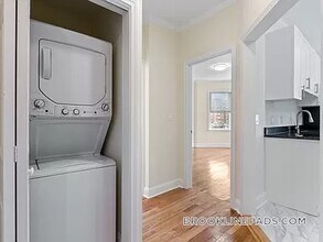 15 Green St, Unit 2 in Brookline, MA - Foto de edificio - Building Photo