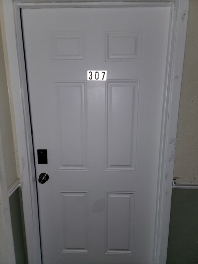 1817 Garfield Rd in East Cleveland, OH - Building Photo - Building Photo