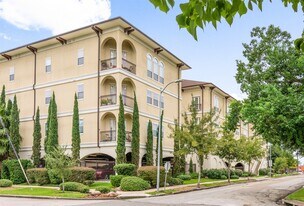 7134 Mapleridge St in Houston, TX - Building Photo