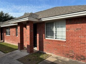 10 10th St in Edinburg, TX - Building Photo
