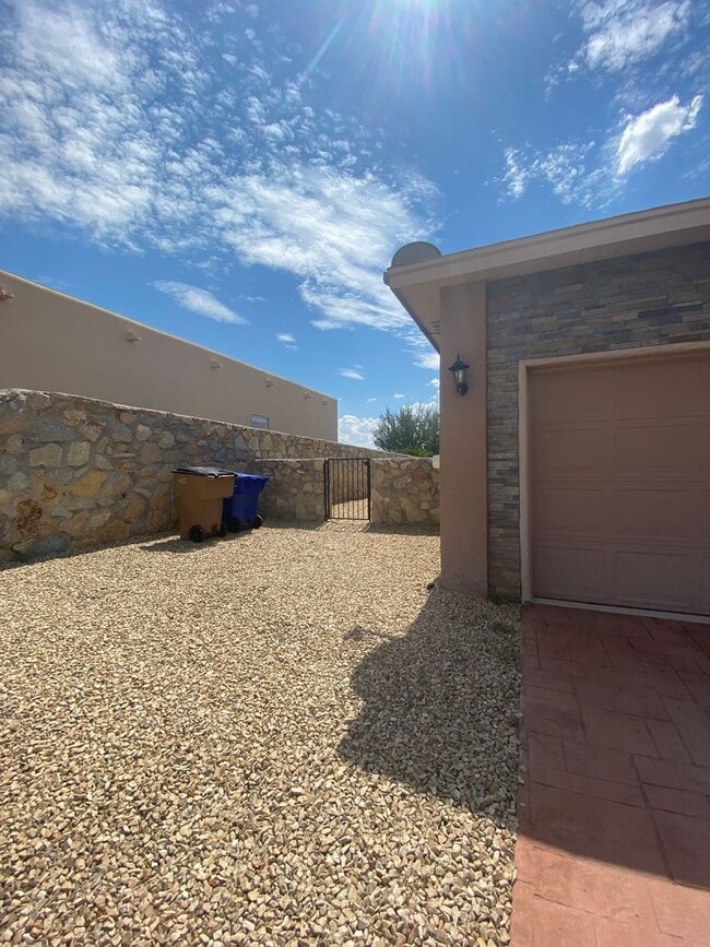 4585 Rimrock Ct in Las Cruces, NM - Building Photo - Building Photo