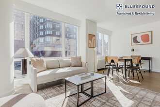 450 W 42nd St in New York, NY - Building Photo - Building Photo