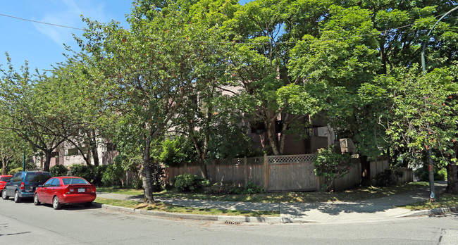 The Kensington Apartments in Vancouver, BC - Building Photo - Building Photo