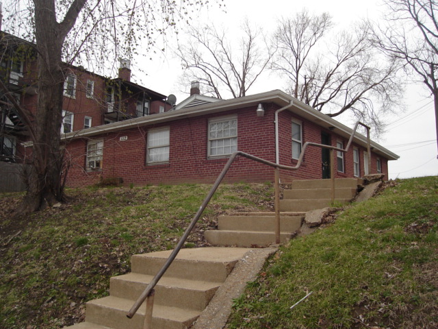 112 Bellerive Blvd in St. Louis, MO - Building Photo