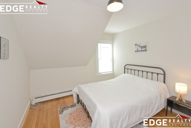 13 Lexington St, Unit B in Watertown, MA - Foto de edificio - Building Photo