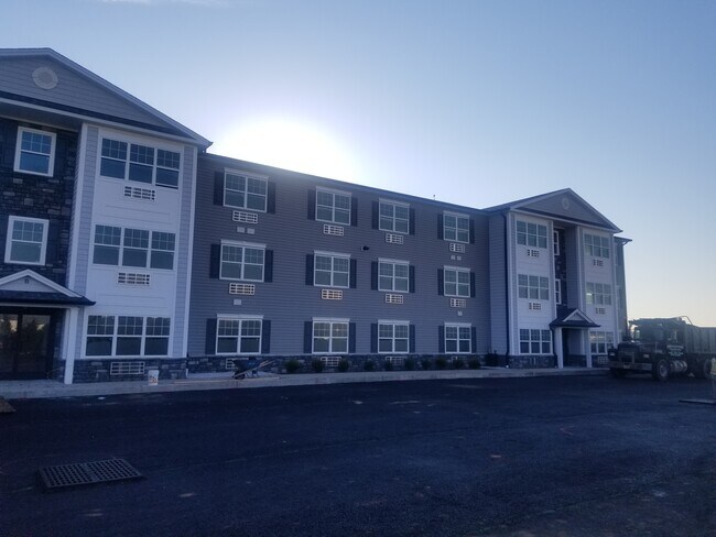 1700 S Stiles St, Unit A-102 in Linden, NJ - Foto de edificio - Building Photo