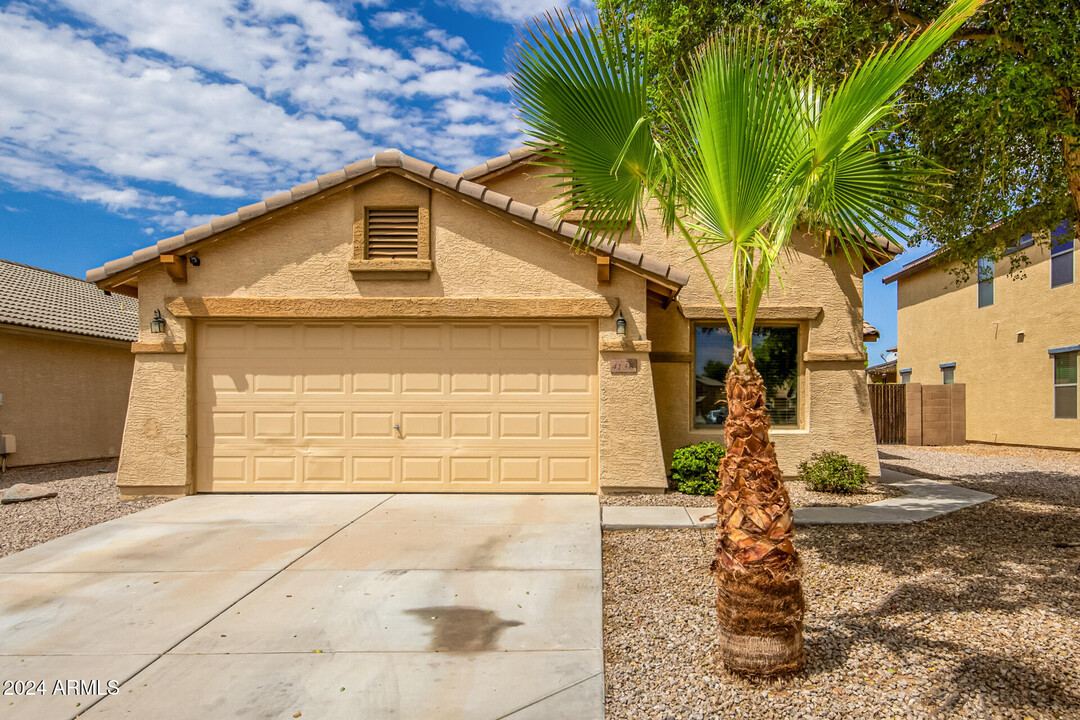 4136 S 249th Dr in Buckeye, AZ - Building Photo