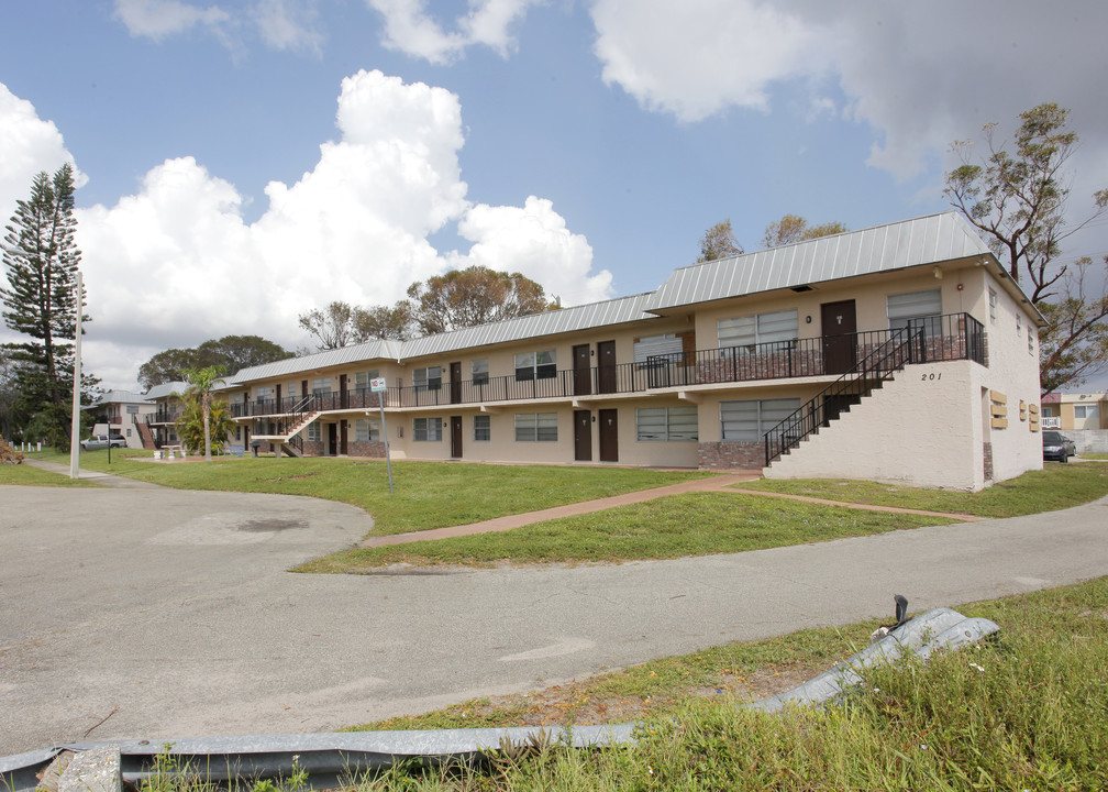 Olive Glenn Apartments in Pompano Beach, FL - Building Photo