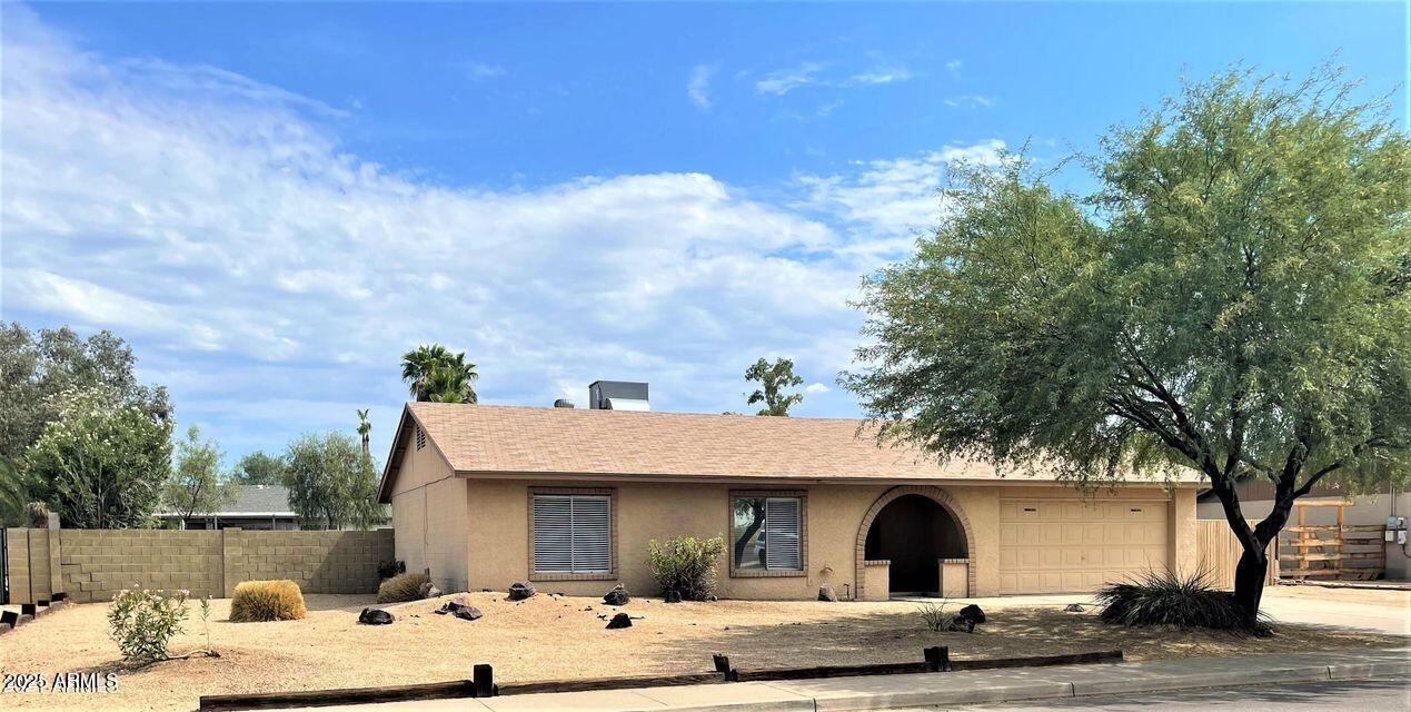 4012 E Nisbet Rd in Phoenix, AZ - Building Photo