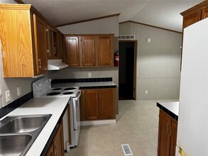 214 County Rd 3313 in Cleveland, TX - Building Photo - Building Photo