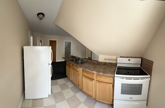 30 Loomis St, Unit 4 in Burlington, VT - Foto de edificio - Building Photo