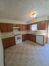 492 W 9th St, Unit 4 in Cookeville, TN - Building Photo - Building Photo