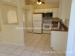 729 SE Lansdowne Ave in Port St. Lucie, FL - Building Photo - Building Photo