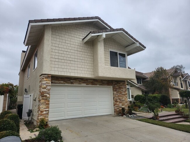 19 Ensueno W in Irvine, CA - Building Photo - Building Photo